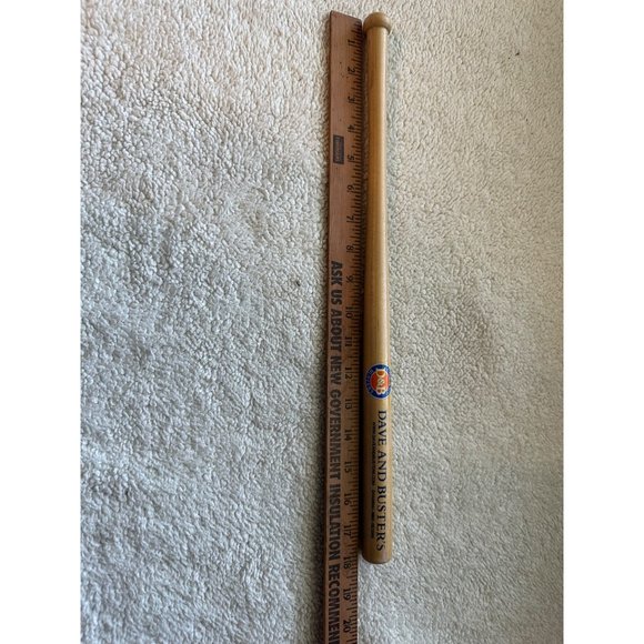 Dave and Buster's Mini collectable vintage bat 18inch - Picture 3 of 3